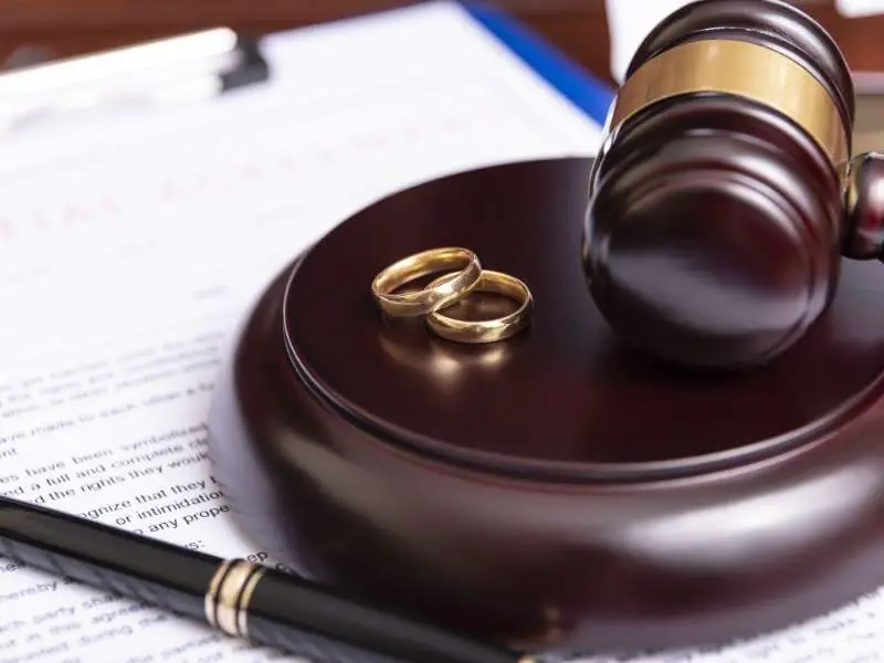 Boşanma Süreci: Anlaşmalı mı, Çekişmeli mi? Hukuki Yol Haritanız